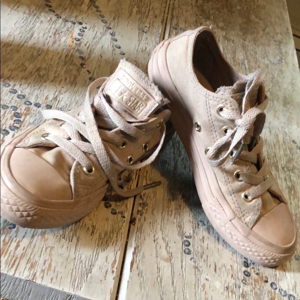 Nude canvas Converse